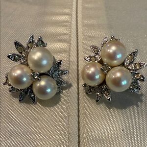 Vintage Accessocraft NYC Elegant Pearl and Silver Floral CLIP ON Earrings